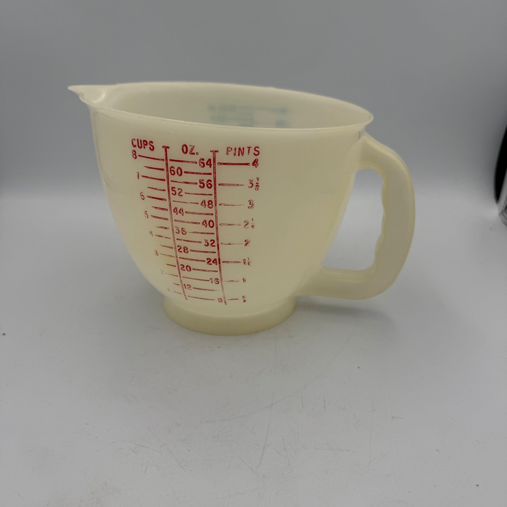 Tupperware Vintage Mix-N-Stor 8 Cup 2 Liter Measuring Pitcher Cream 1243